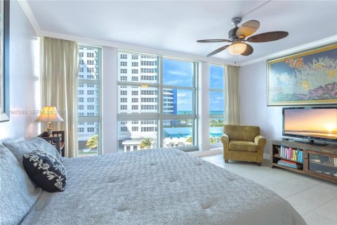 Condo in Miami Beach, Florida, 2 bedrooms  № 2003259 - photo 10