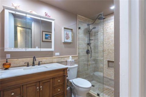 Condo in Miami Beach, Florida, 2 bedrooms  № 2003259 - photo 13