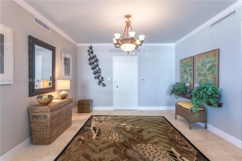 Condo in Miami Beach, Florida, 2 bedrooms  № 2003259 - photo 4