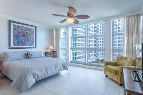 Condo in Miami Beach, Florida, 2 bedrooms  № 2003259 - photo 9