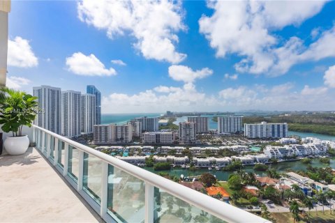 Купить кондоминиум в Санни-Айлс-Бич, Флорида 3 спальни, 305.56м2, № 2046268 - фото 24