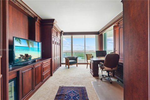 Купить кондоминиум в Санни-Айлс-Бич, Флорида 3 спальни, 305.56м2, № 2046268 - фото 21