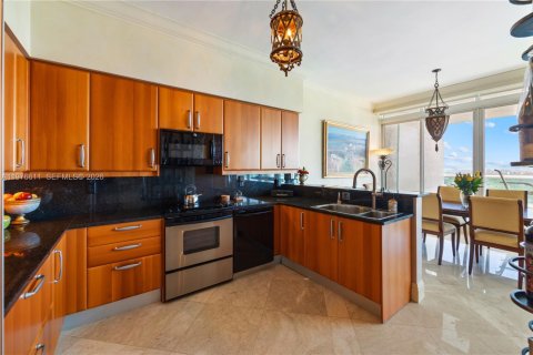 Купить кондоминиум в Санни-Айлс-Бич, Флорида 3 спальни, 305.56м2, № 2046268 - фото 11