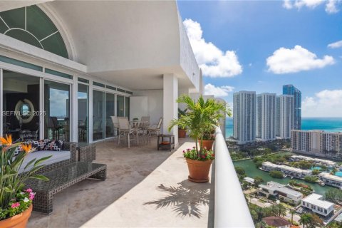 Купить кондоминиум в Санни-Айлс-Бич, Флорида 3 спальни, 305.56м2, № 2046268 - фото 25
