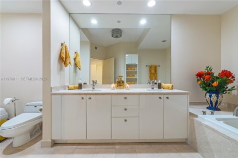 Купить кондоминиум в Санни-Айлс-Бич, Флорида 3 спальни, 305.56м2, № 2046268 - фото 17