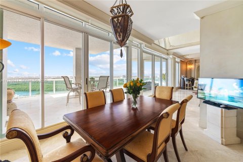 Купить кондоминиум в Санни-Айлс-Бич, Флорида 3 спальни, 305.56м2, № 2046268 - фото 13