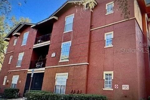 Condominio en venta en Lake Mary, Florida, 1 dormitorio, 77.76 m2 № 1879772 - foto 2