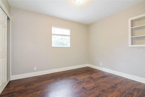 House in Tampa, Florida 4 bedrooms, 110.37 sq.m. № 1824945 - photo 8