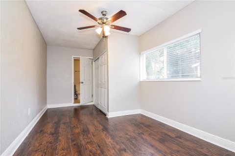 House in Tampa, Florida 4 bedrooms, 110.37 sq.m. № 1824945 - photo 9