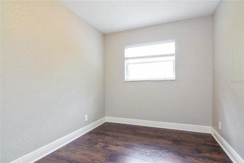 House in Tampa, Florida 4 bedrooms, 110.37 sq.m. № 1824945 - photo 14