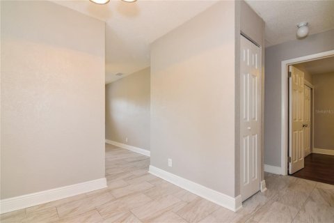 House in Tampa, Florida 4 bedrooms, 110.37 sq.m. № 1824945 - photo 12