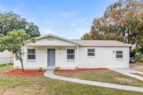 House in Tampa, Florida 4 bedrooms, 110.37 sq.m. № 1824945 - photo 1