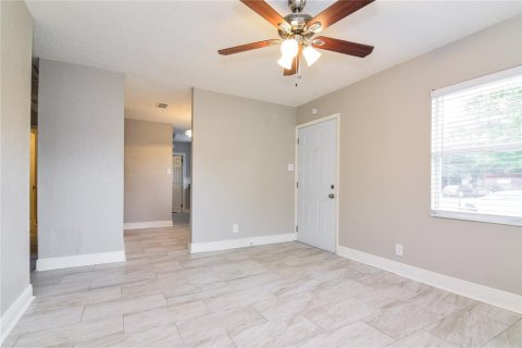 House in Tampa, Florida 4 bedrooms, 110.37 sq.m. № 1824945 - photo 4