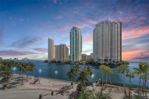 Купить кондоминиум в Майами, Флорида 1 спальня, 82.78м2, № 1956838 - фото 21