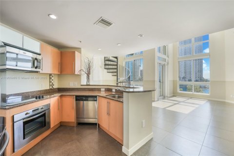 Купить кондоминиум в Майами, Флорида 1 спальня, 82.78м2, № 1956838 - фото 2