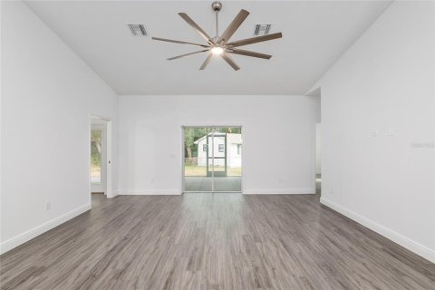 Casa en venta en Lady Lake, Florida, 4 dormitorios, 151.52 m2 № 1562087 - foto 11