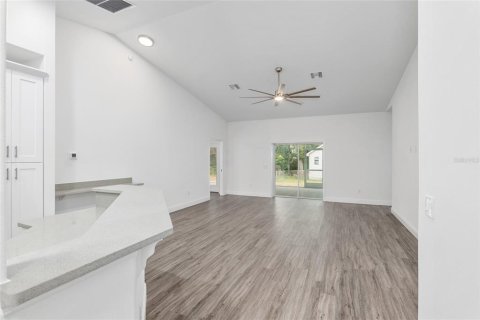 Casa en venta en Lady Lake, Florida, 4 dormitorios, 151.52 m2 № 1562087 - foto 10