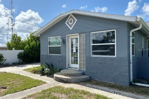 House in Clearwater, Florida 2 bedrooms, 139.35 sq.m. № 2289645