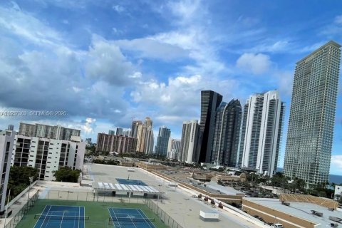 Condominio en alquiler en Sunny Isles Beach, Florida, 1 dormitorio, 71.26 m2 № 2011282 - foto 15