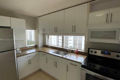 Condominio en alquiler en Sunny Isles Beach, Florida, 1 dormitorio, 71.26 m2 № 2011282 - foto 6