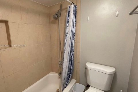 Condominio en alquiler en Sunny Isles Beach, Florida, 1 dormitorio, 71.26 m2 № 2011282 - foto 9