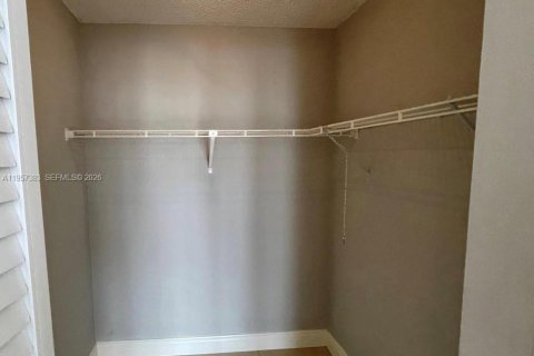 Condominio en alquiler en Sunny Isles Beach, Florida, 1 dormitorio, 71.26 m2 № 2011282 - foto 12