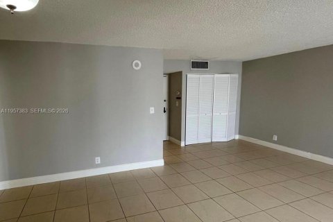 Condominio en alquiler en Sunny Isles Beach, Florida, 1 dormitorio, 71.26 m2 № 2011282 - foto 11