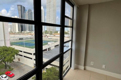 Condominio en alquiler en Sunny Isles Beach, Florida, 1 dormitorio, 71.26 m2 № 2011282 - foto 7