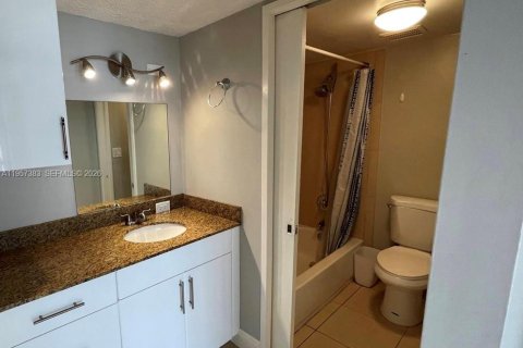 Condominio en alquiler en Sunny Isles Beach, Florida, 1 dormitorio, 71.26 m2 № 2011282 - foto 10