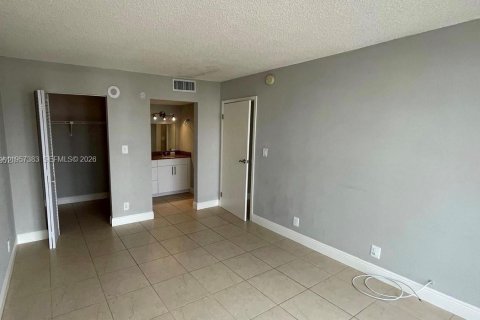 Condominio en alquiler en Sunny Isles Beach, Florida, 1 dormitorio, 71.26 m2 № 2011282 - foto 8