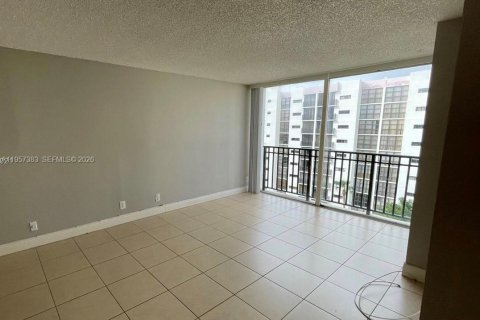 Condominio en alquiler en Sunny Isles Beach, Florida, 1 dormitorio, 71.26 m2 № 2011282 - foto 3