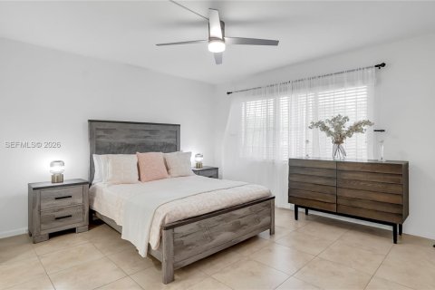 Condo in Pembroke Pines, Florida, 2 bedrooms  № 2064837 - photo 2