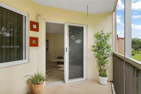 Condo in Pembroke Pines, Florida, 2 bedrooms  № 2064837 - photo 24