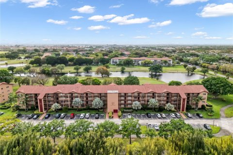 Condo in Pembroke Pines, Florida, 2 bedrooms  № 2064837 - photo 30