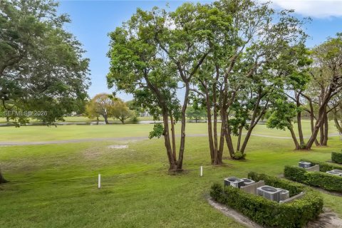 Condo in Pembroke Pines, Florida, 2 bedrooms  № 2064837 - photo 25