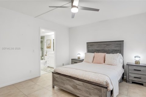Condo in Pembroke Pines, Florida, 2 bedrooms  № 2064837 - photo 3