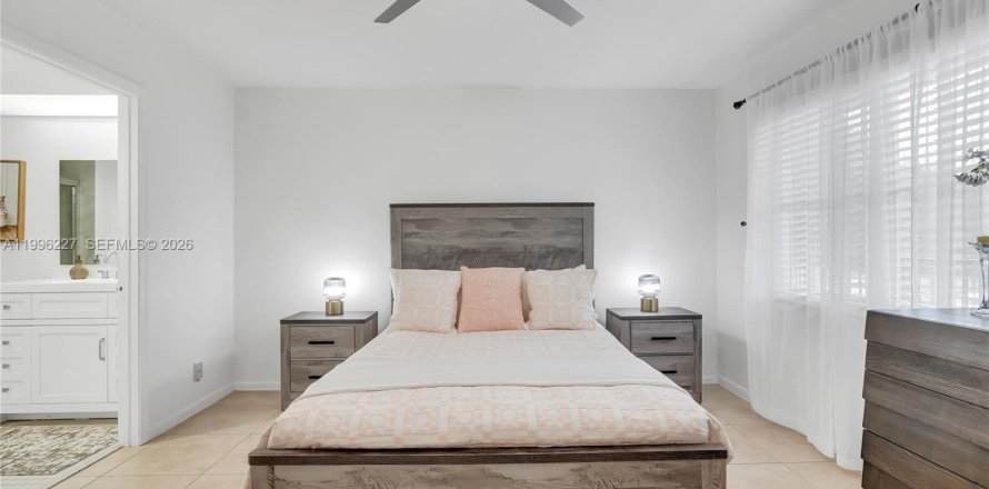 Condo in Pembroke Pines, Florida, 2 bedrooms  № 2064837