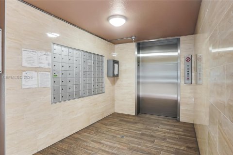 Condo in Pembroke Pines, Florida, 2 bedrooms  № 2064837 - photo 28