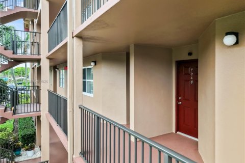 Condo in Pembroke Pines, Florida, 2 bedrooms  № 2064837 - photo 27