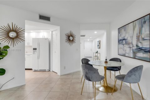 Condo in Pembroke Pines, Florida, 2 bedrooms  № 2064837 - photo 20