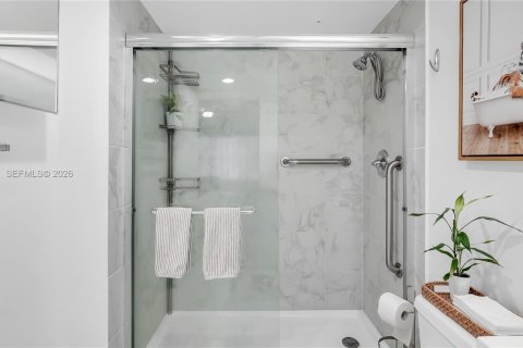 Condo in Pembroke Pines, Florida, 2 bedrooms  № 2064837 - photo 6