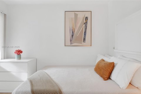 Condo in Pembroke Pines, Florida, 2 bedrooms  № 2064837 - photo 10