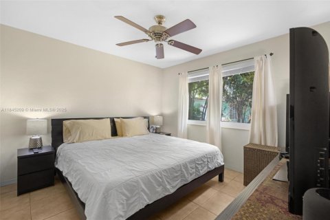 Commercial property in Wilton Manors, Florida 169.83 sq.m. № 1844035 - photo 28
