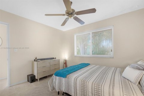 Commercial property in Wilton Manors, Florida 169.83 sq.m. № 1844035 - photo 15