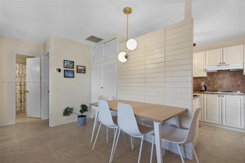 Commercial property in Wilton Manors, Florida 169.83 sq.m. № 1844035 - photo 11