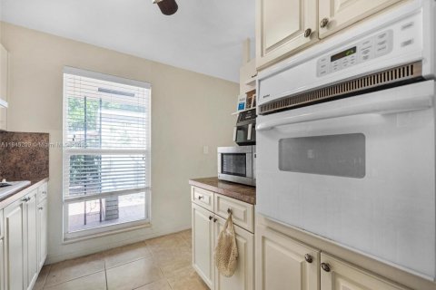 Commercial property in Wilton Manors, Florida 169.83 sq.m. № 1844035 - photo 6