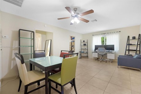 Commercial property in Wilton Manors, Florida 169.83 sq.m. № 1844035 - photo 20