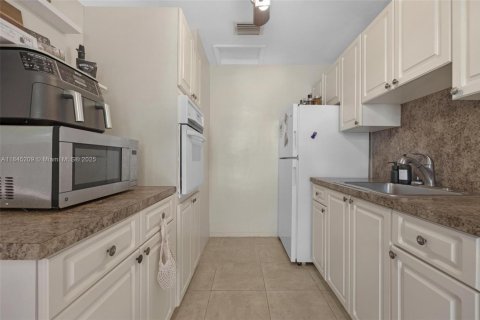 Commercial property in Wilton Manors, Florida 169.83 sq.m. № 1844035 - photo 7