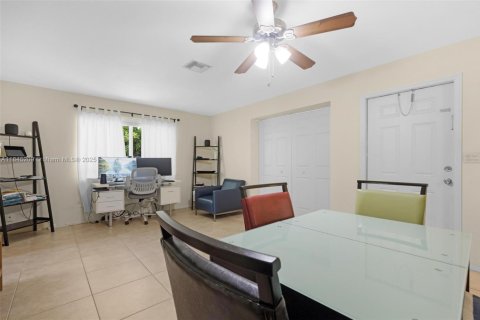 Commercial property in Wilton Manors, Florida 169.83 sq.m. № 1844035 - photo 22