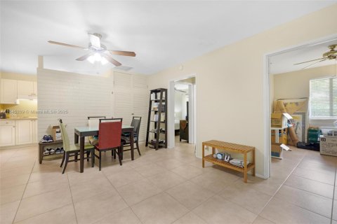 Commercial property in Wilton Manors, Florida 169.83 sq.m. № 1844035 - photo 21